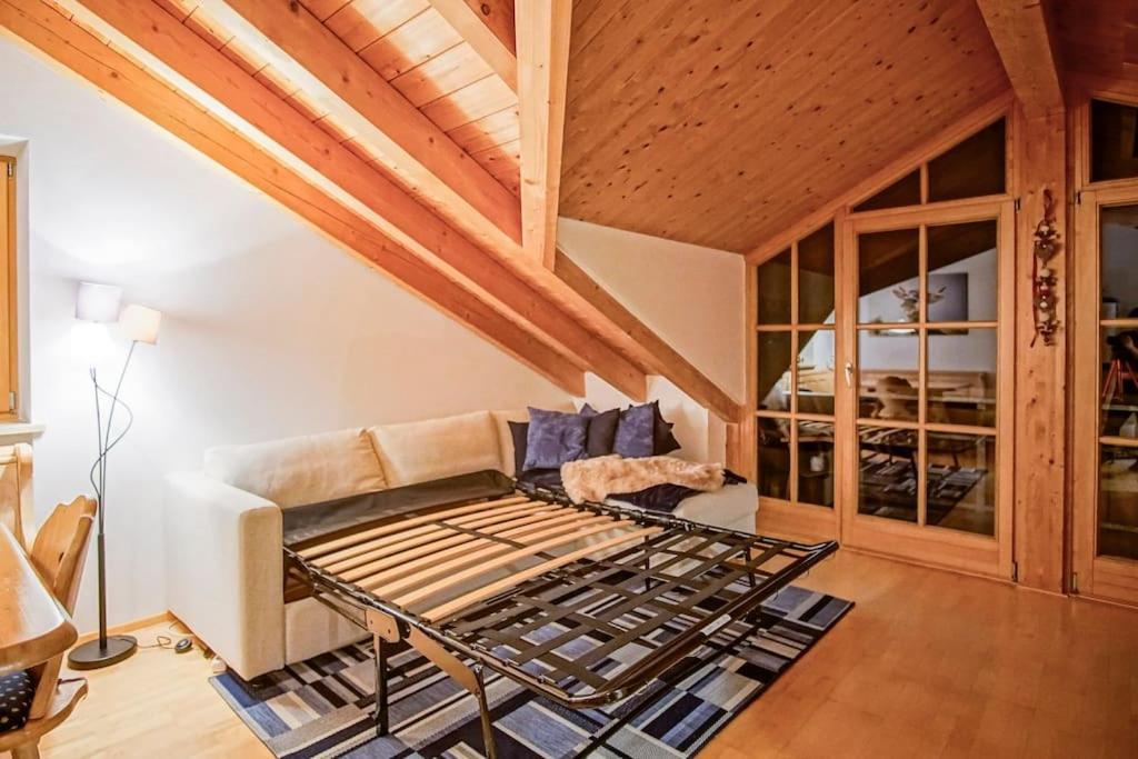 Luxury Living Near Weissensee +balcony +netflix Appartement